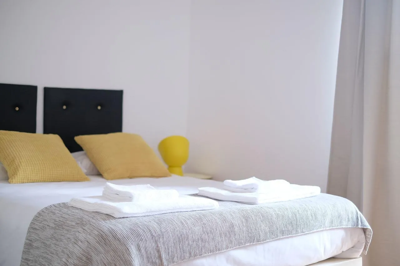 Lisbon Poets Inn بيت شباب