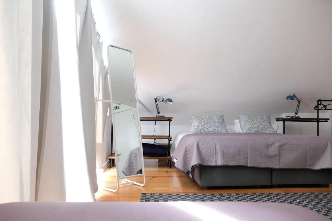 Lisbon Poets Inn بيت شباب